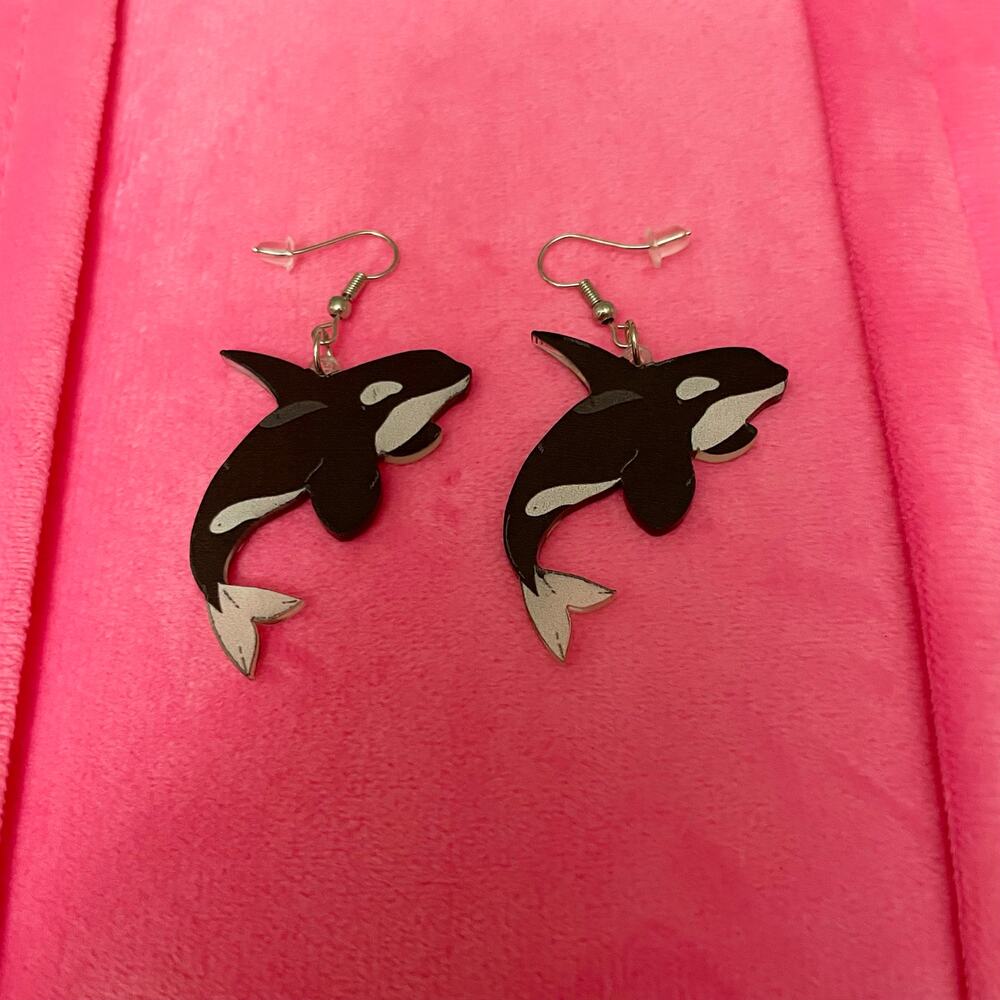 NEW Earrings Adorable Whale Dangly Earrings